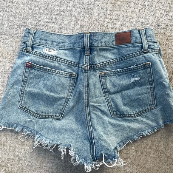 Urban Outfitters BDG Girlfriend High-Rise Distressed Denim Short Size 29 - Picture 6 of 7